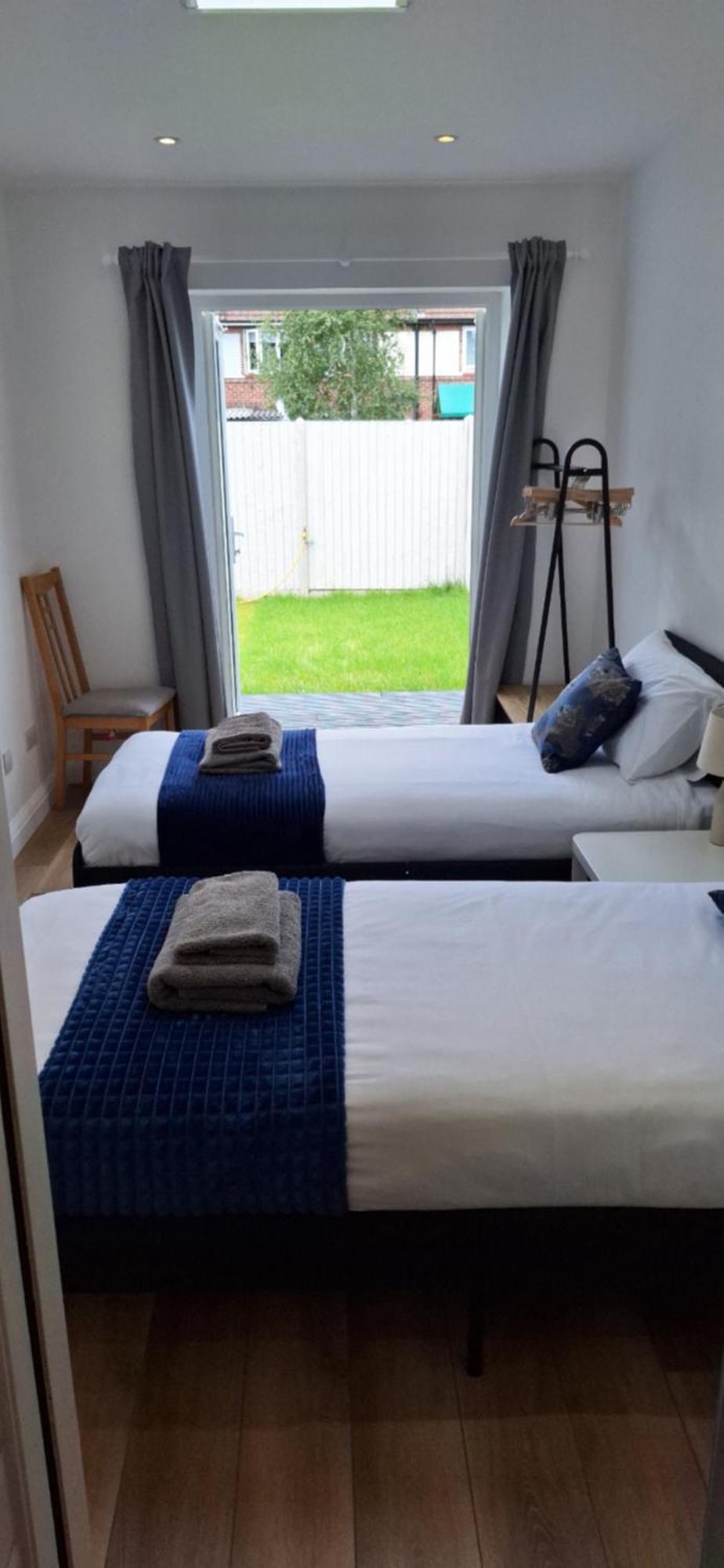 New 3 Bedrooms Flat In Ashford Near Heathrow Extérieur photo